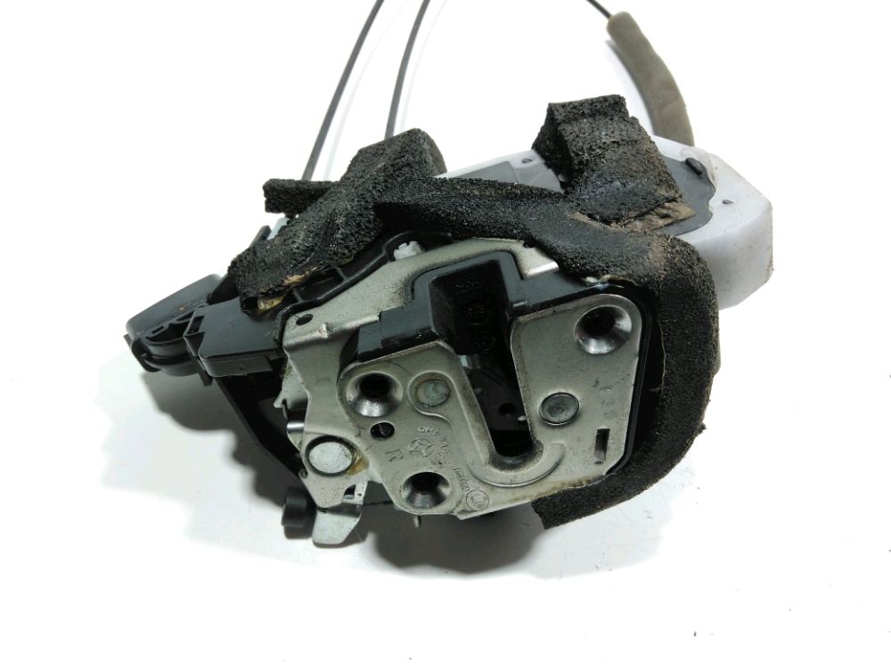 Serrure de porte avant droite