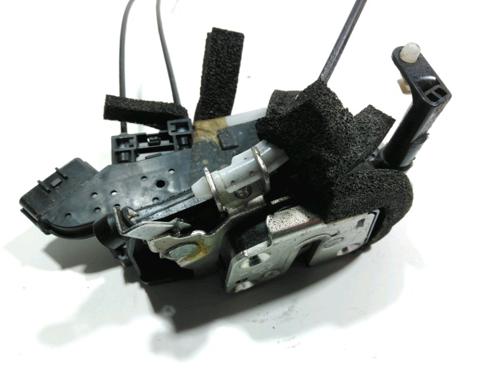 Serrure de porte avant gauche