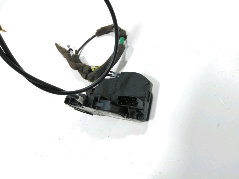 Serrure de porte avant gauche