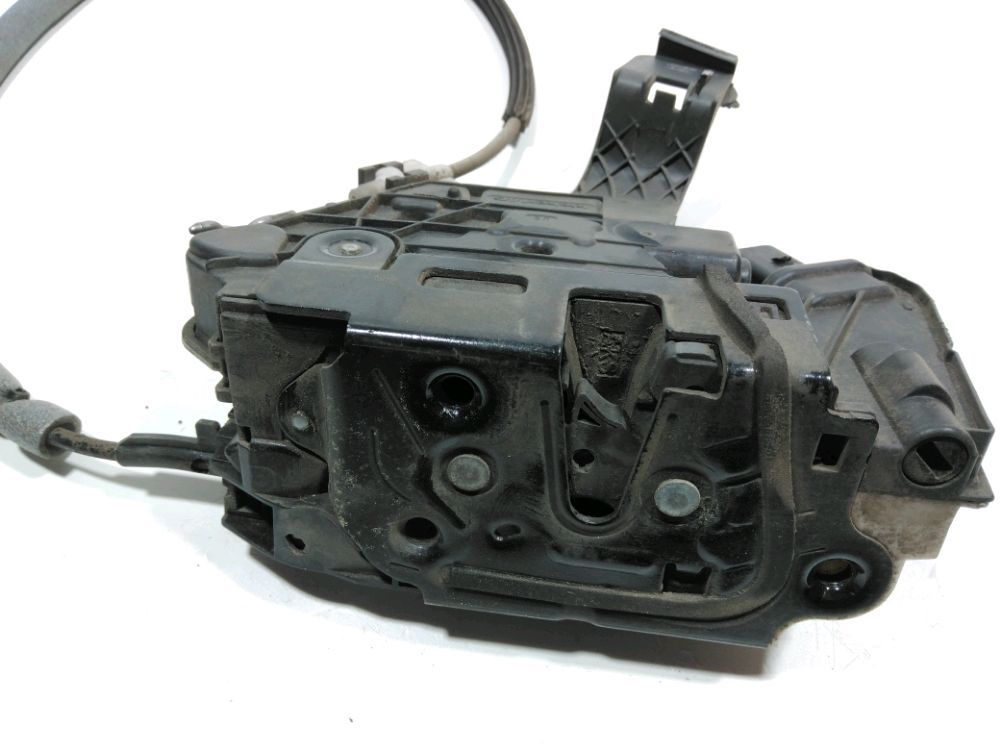 Serrure de porte avant droite