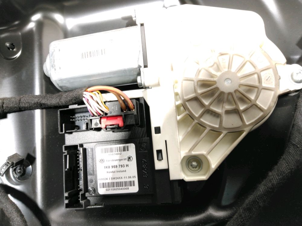 Lève-vitre électrique avant gauche