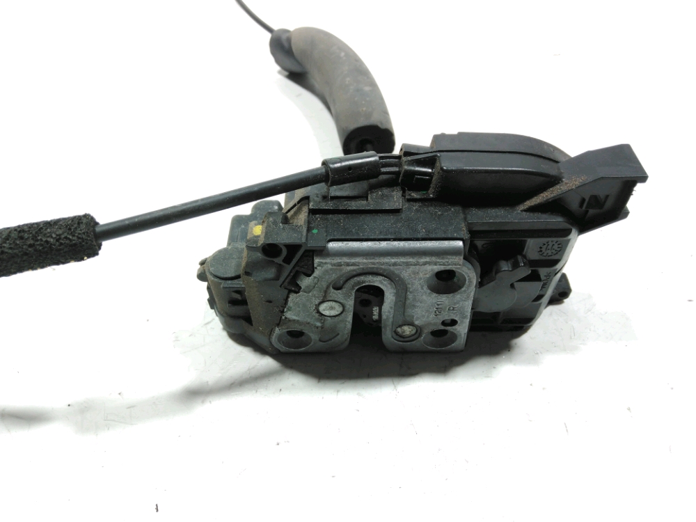 Serrure de porte avant droite