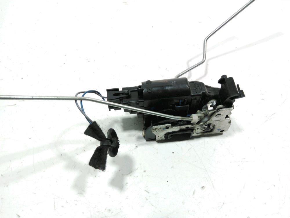 Serrure de porte avant droite