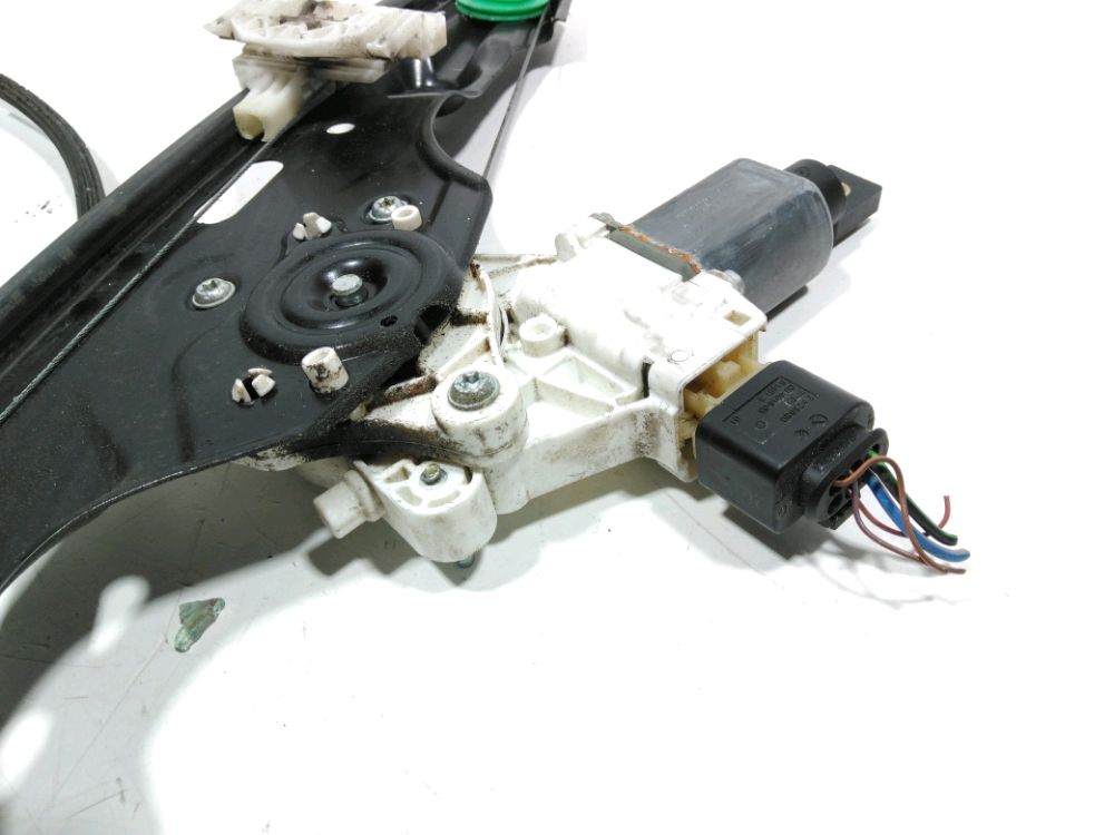 Lève-vitre électrique avant gauche