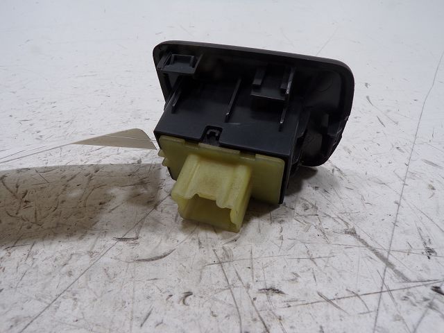 Commande lève-vitre avant droit