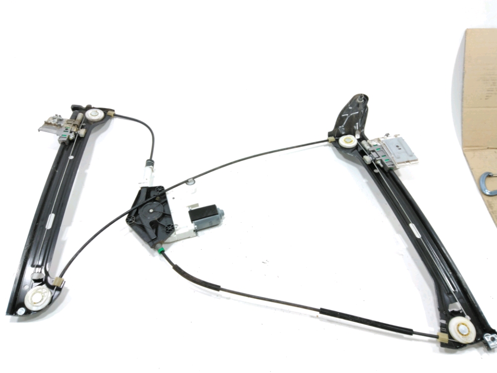 Lève-vitre électrique avant droit