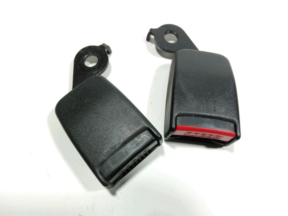 Ancrage ceinture arrière central