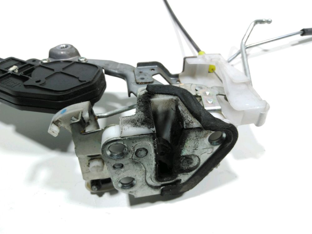 Serrure de porte avant droite