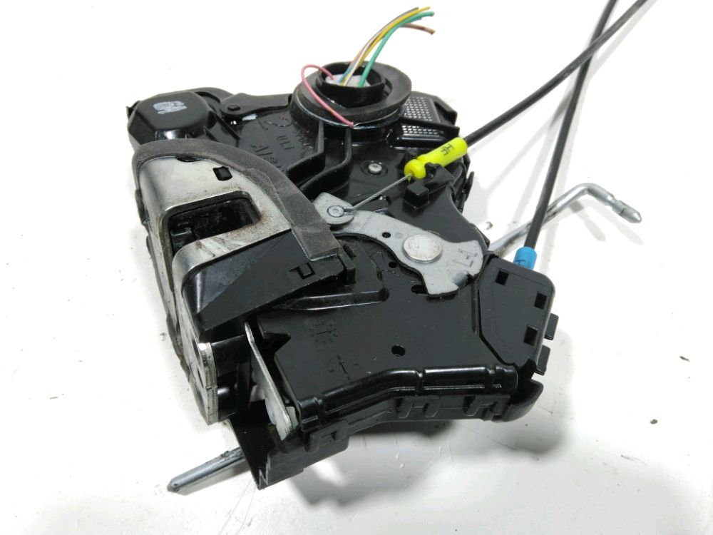 Serrure de porte avant gauche