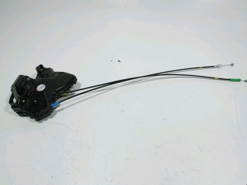 Serrure de porte avant droite