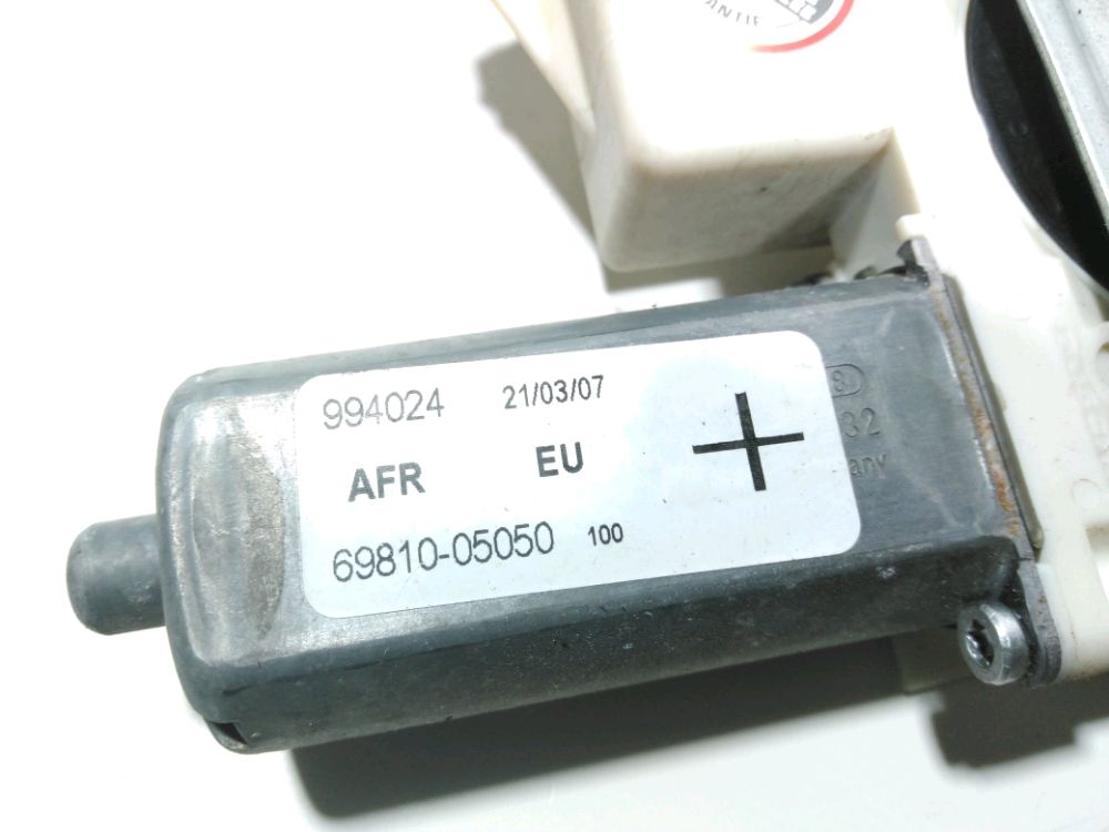 Lève-vitre électrique avant droit