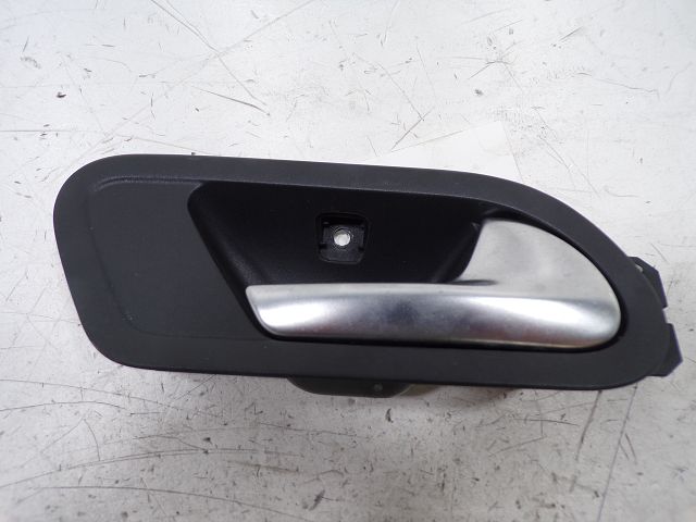 Poignée intérieure porte avant droite