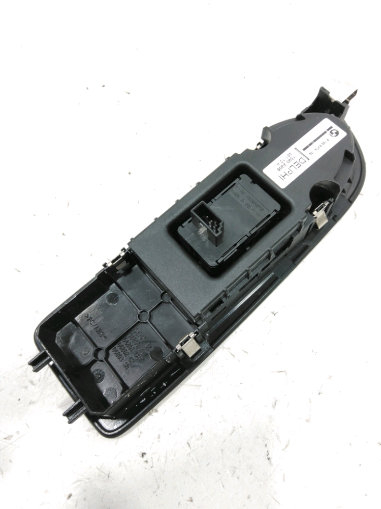 Commande lève-vitre avant droit