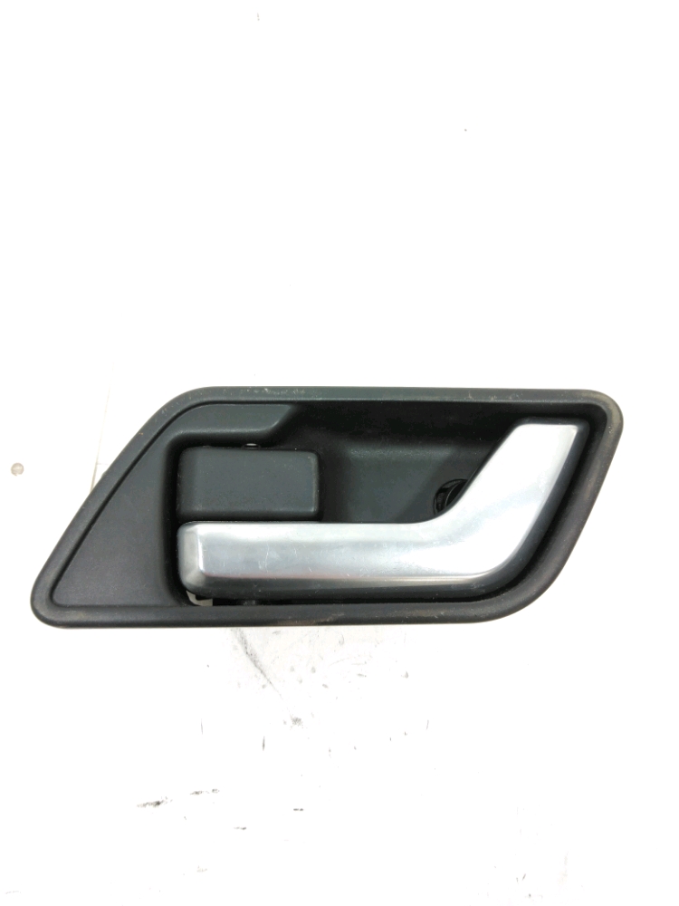 Poignee interieure porte avant gauche