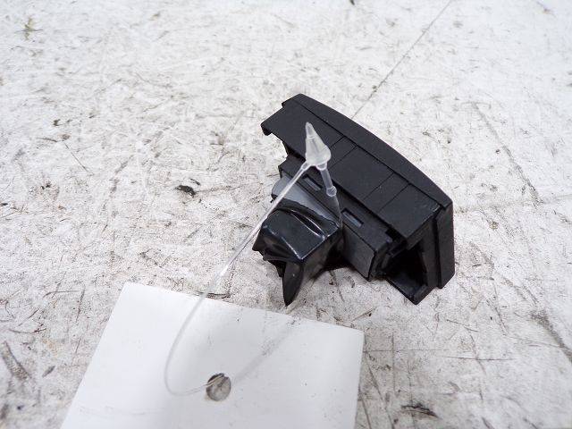 Commande lève-vitre avant droit