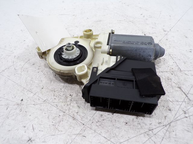 Lève-vitre électrique avant gauche