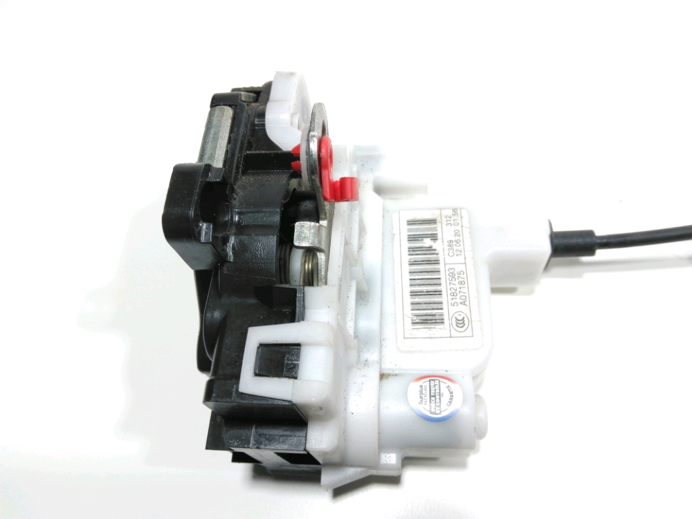 Serrure de porte avant droite