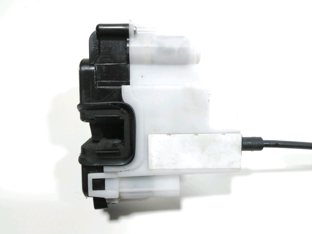 Serrure de porte avant droite