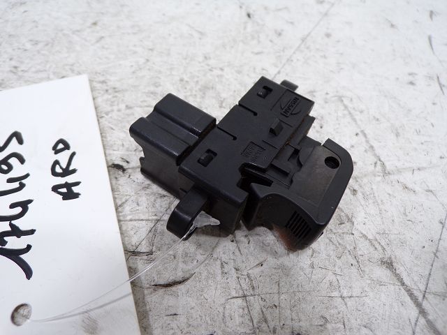 Commande lève-vitre arrière droit