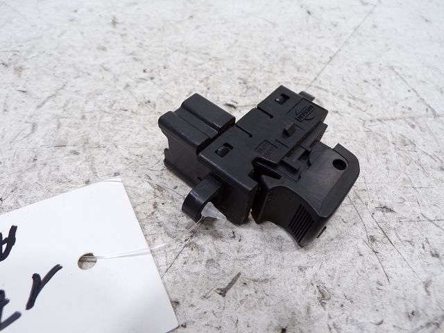 Commande lève-vitre arrière gauche