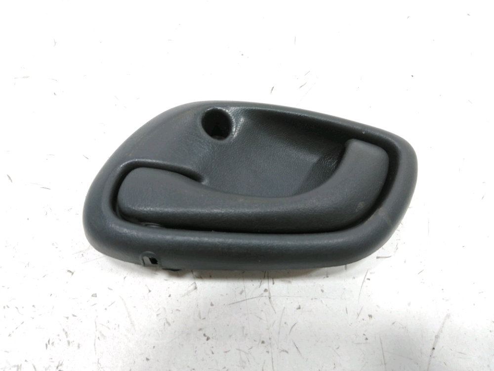 Poignee interieure porte avant gauche