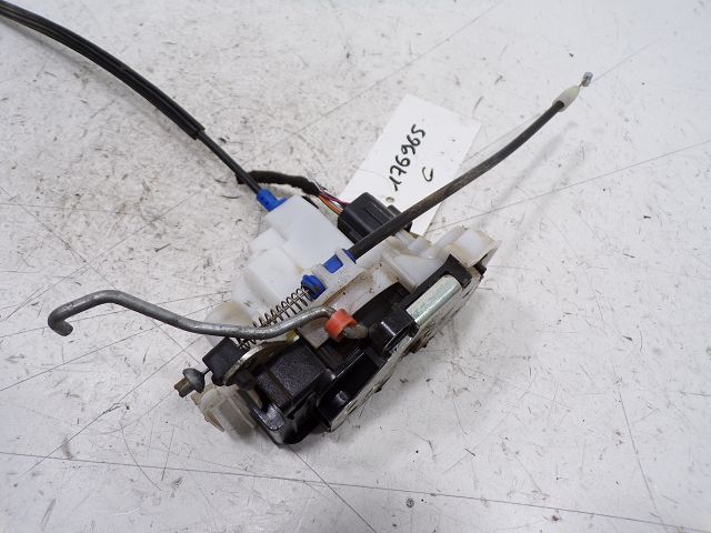 Serrure de porte avant gauche