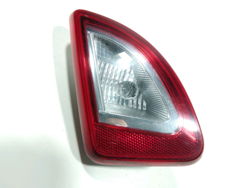 Feu arrière intérieur gauche