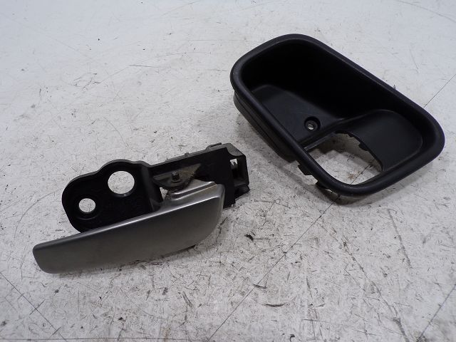 Poignee interieure porte avant droite