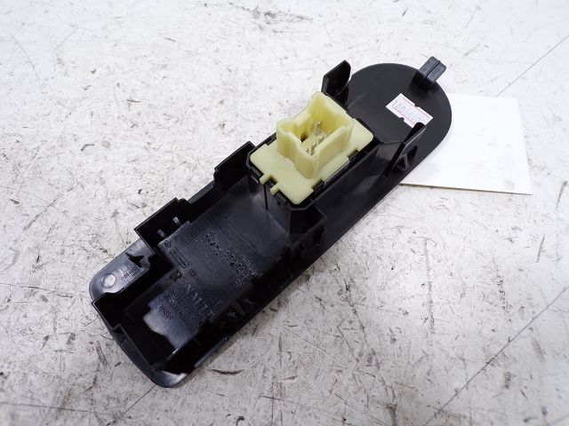 Commande lève-vitre avant droit