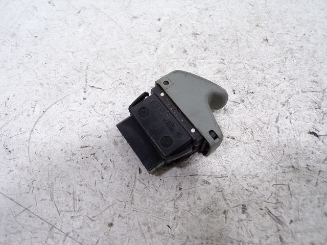 Commande lève-vitre avant droit