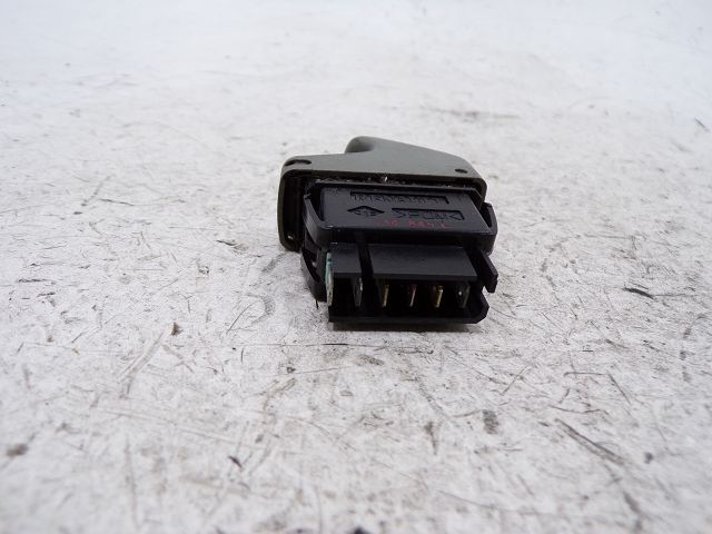 Commande lève-vitre avant droit