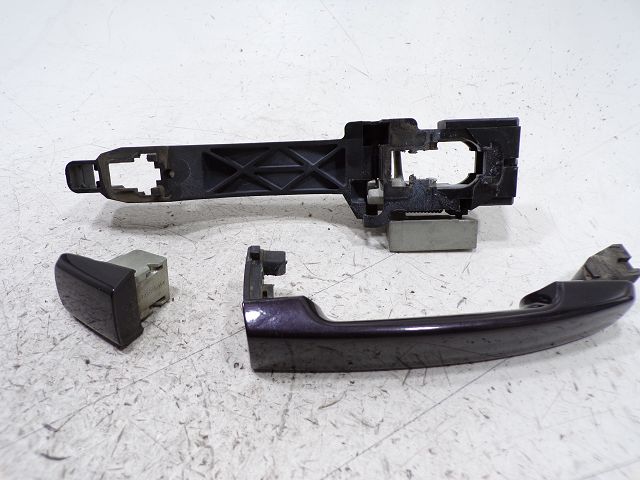 Poignée extérieure avant droite