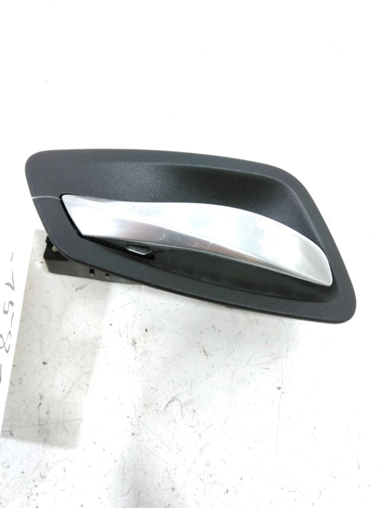 Poignee interieure porte arriere gauche