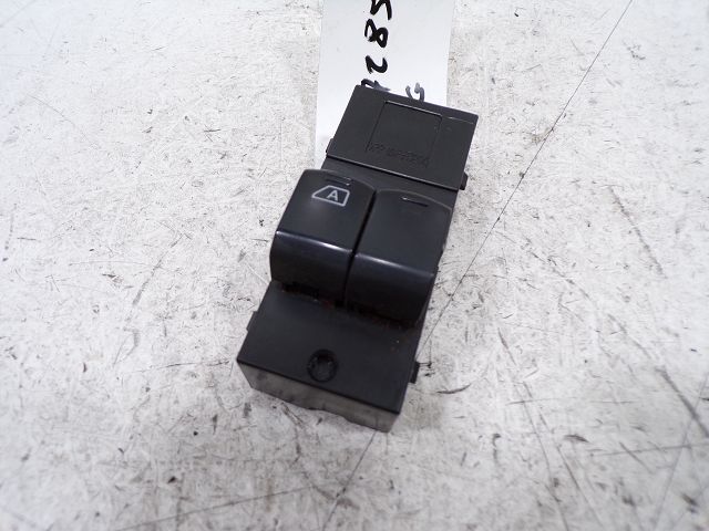 Commande lève-vitre avant gauche