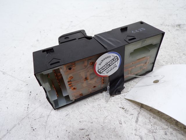 Commande lève-vitre avant gauche