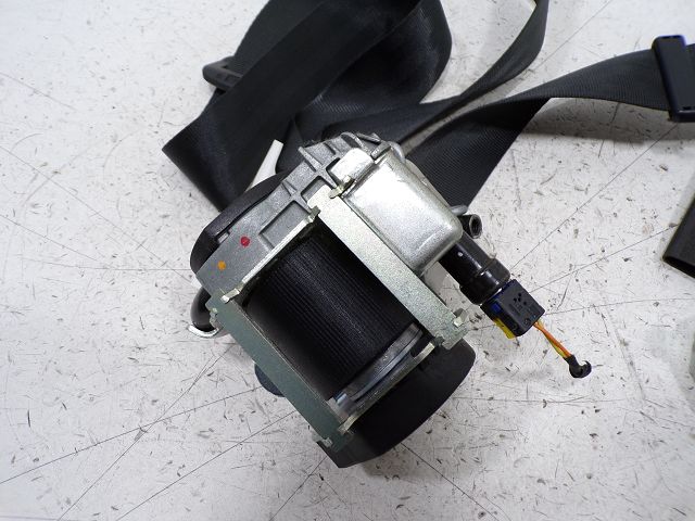 Ceinture avant droite