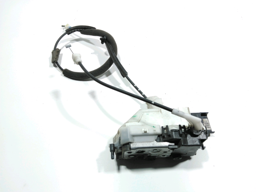 Serrure de porte avant droite