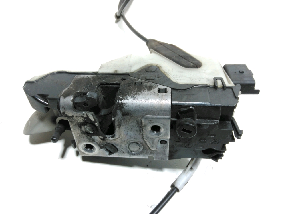 Serrure de porte avant gauche