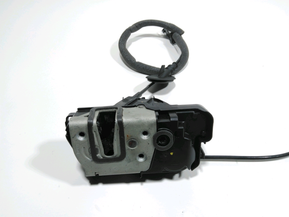 Serrure de porte avant droite