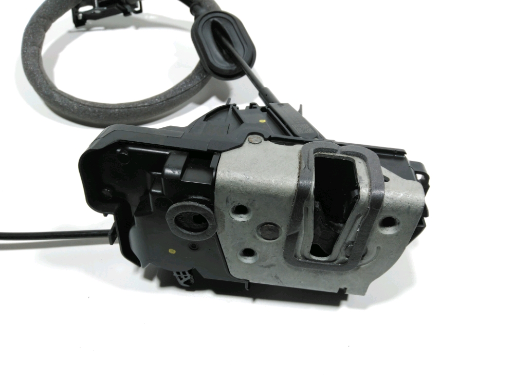 Serrure de porte avant gauche