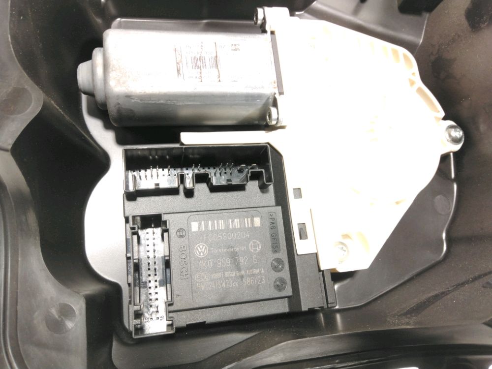 Lève-vitre électrique avant droit