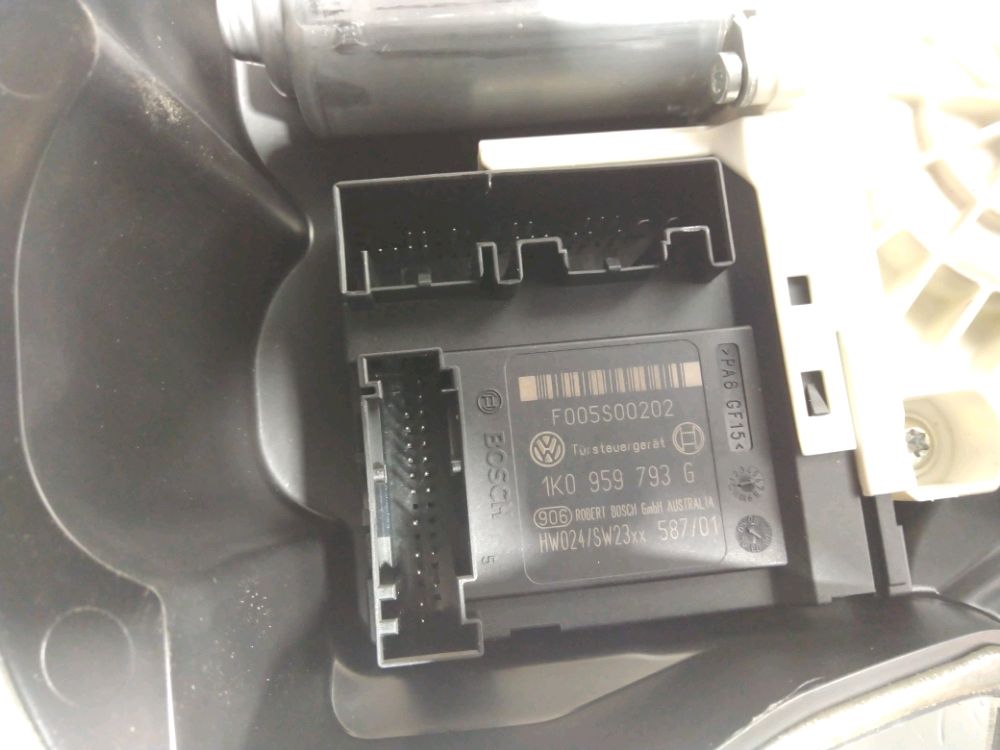 Lève-vitre électrique avant gauche