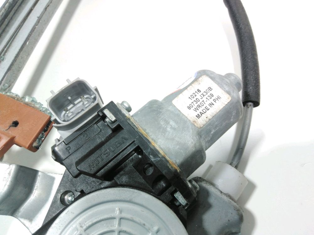 Lève-vitre électrique avant droit