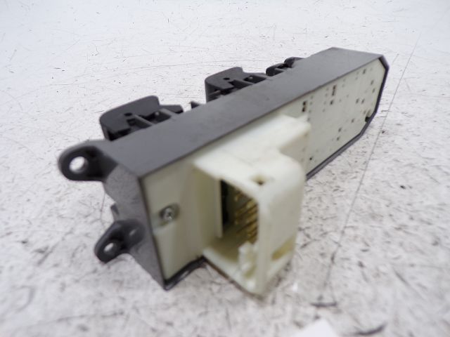 Commande lève-vitre avant gauche