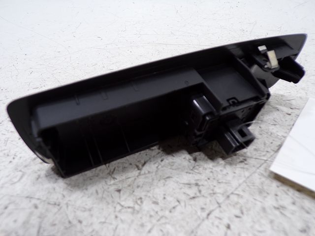 Commande lève-vitre avant droit