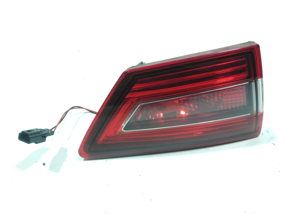 Feu arrière intérieur gauche