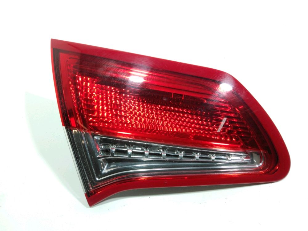 Feu arrière intérieur gauche