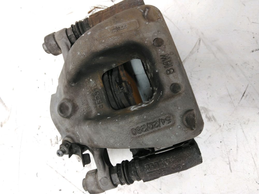 Etrier de frein avant gauche