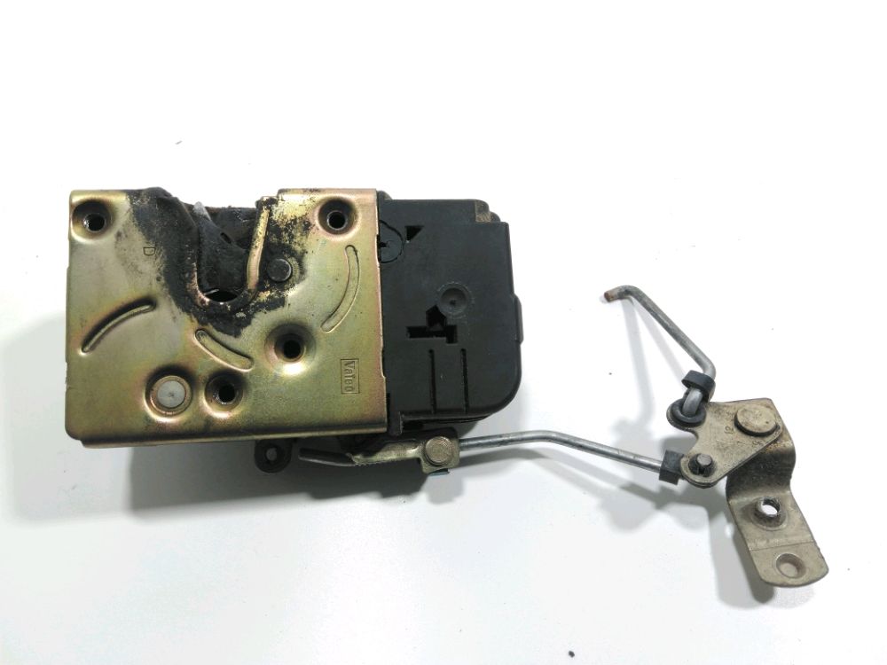 Serrure de porte avant droite