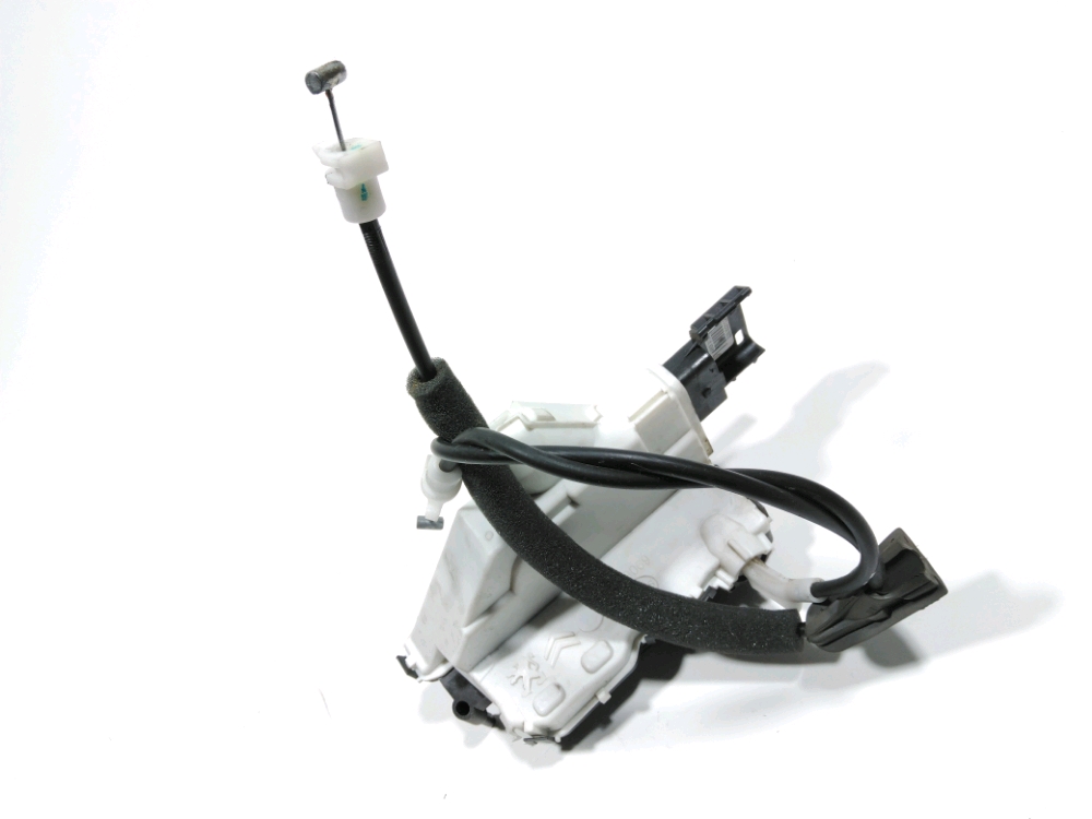 Serrure de porte avant droite